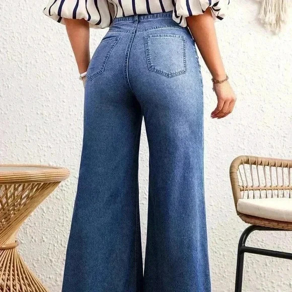 Dark Wash Casual Women's Loose-Fit Wide Leg Jeans w/Frayed Hem & Side Pockets